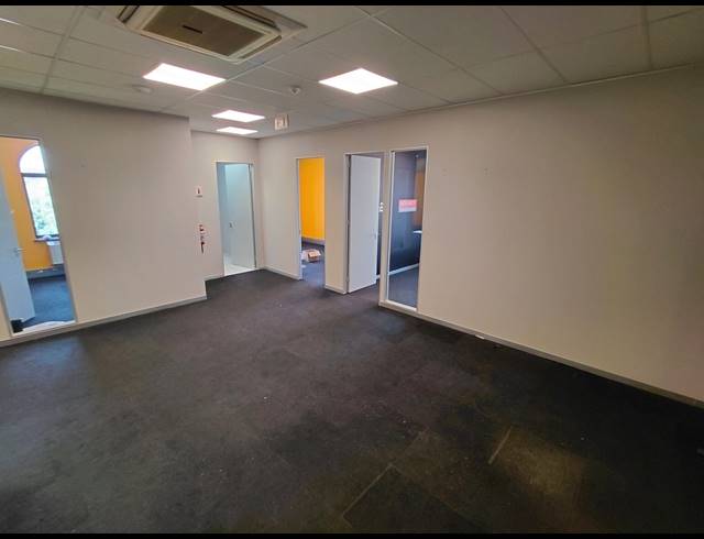 151M² OFFICE TO LET IN MAGALIESSIG